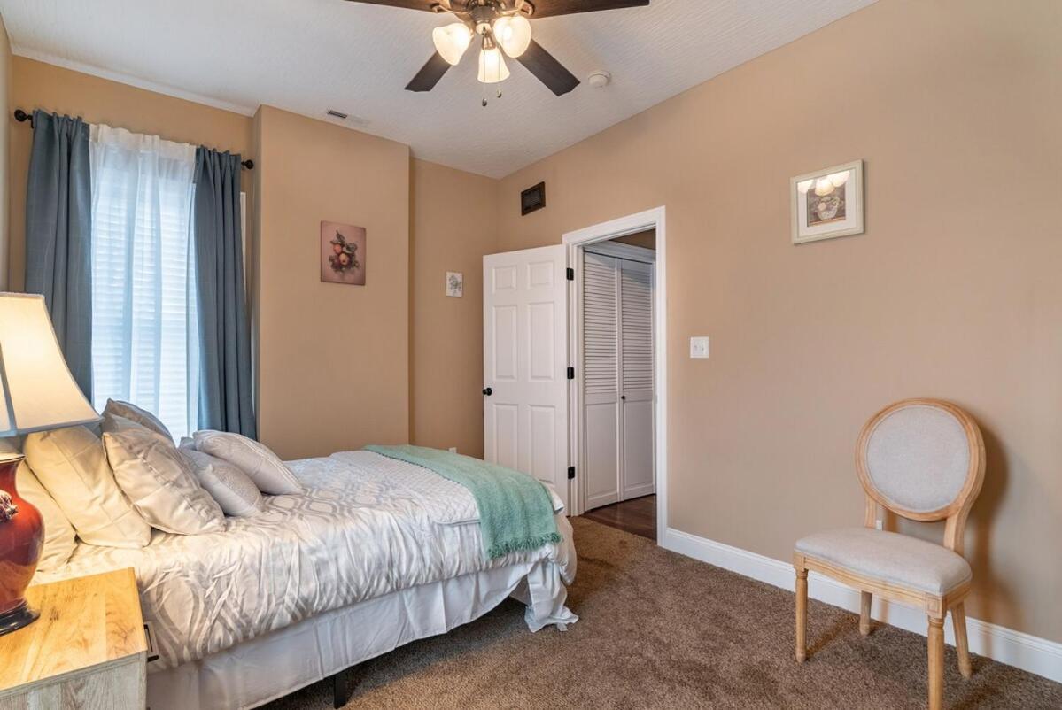 Holiday home 4 Bedroom Luxe In Brewery District *
