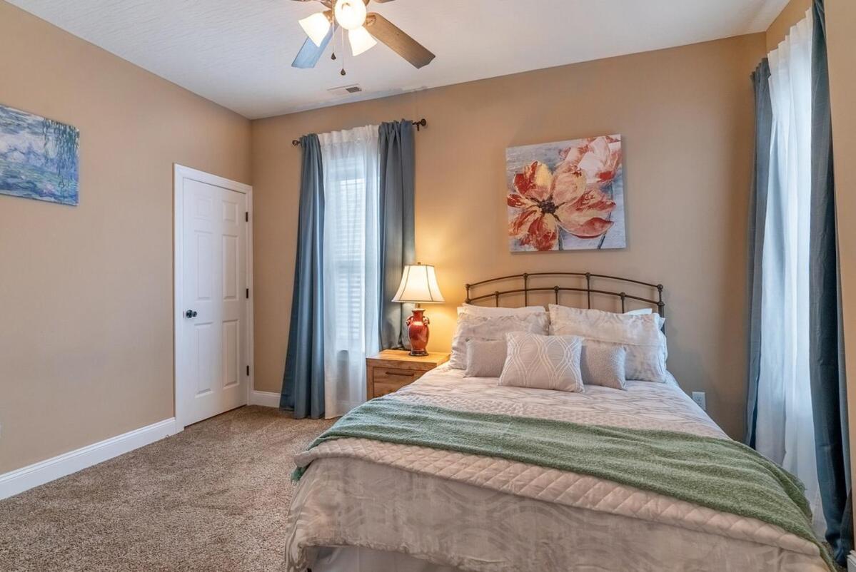 Holiday home 4 Bedroom Luxe In Brewery District *